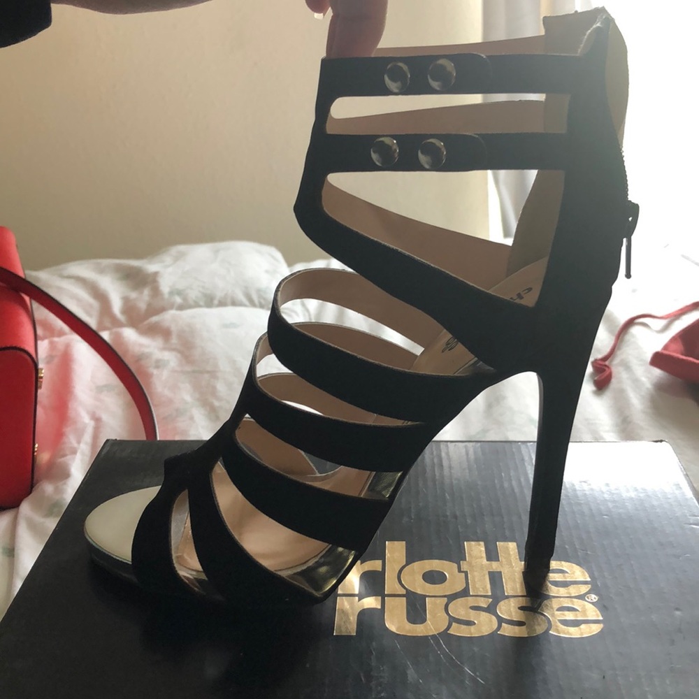 Heels - Picture 3 of 7